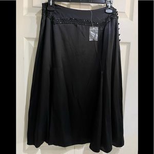 En Français Black Silk Midi Skirt in Size 10